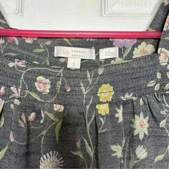 LC Lauren Conrad Blouse Greyish Black Floral Square Neck Flowy Size Small - Picture 6 of 16